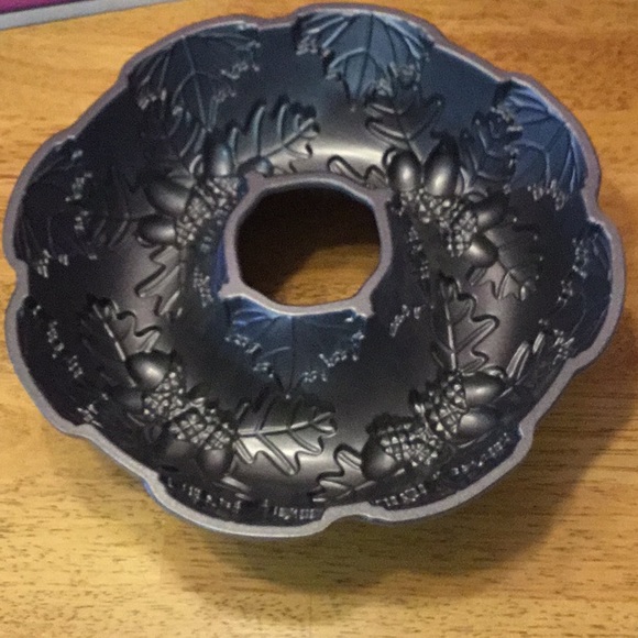 Nordic ware fall harvest Bundt pan - Picture 1 of 4